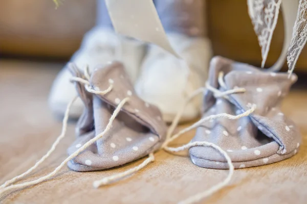 Par de zapatos de repuesto para una muñeca textil hecha a mano —  Fotos de Stock