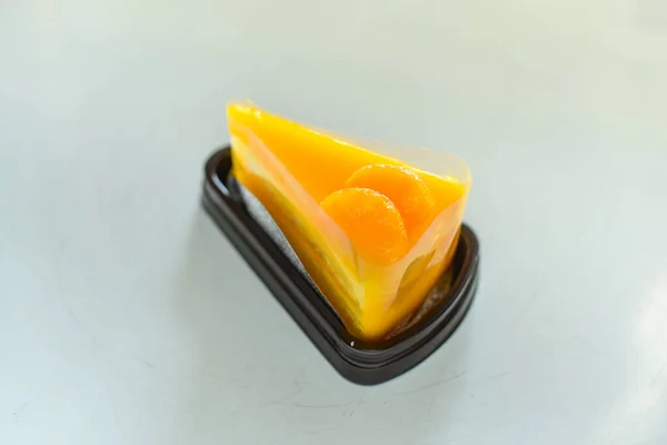 Pastel Naranja Sobre Fondo Blanco —  Fotos de Stock