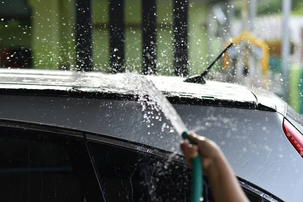 Clean the car in the nooks and crannies outside.