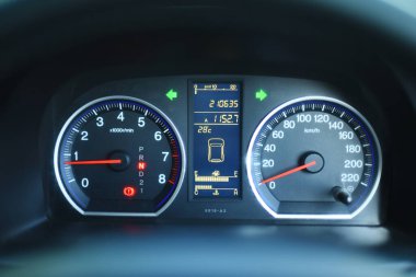 Araba kontrol paneli. Ön görünüm