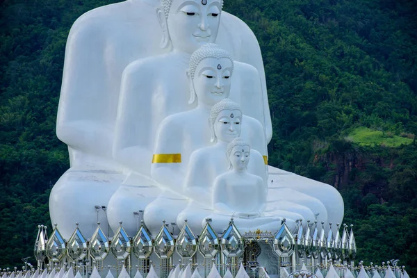 Statues Bouddha Dans Des Endroits Naturels — Photo