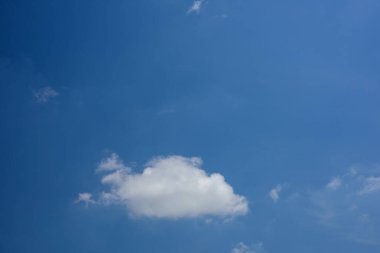 Sabah akşam bulutlu gökyüzü.