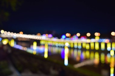 Gece dairesi ışıklarında bulanık ışıklar