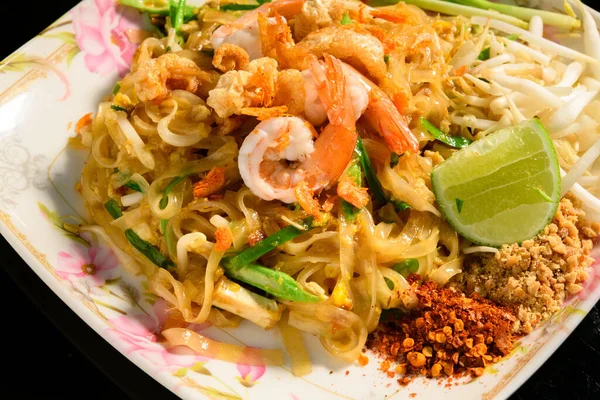 Fresh Shrimp Pad Thai Chili Lime Peanuts — Stock Photo, Image