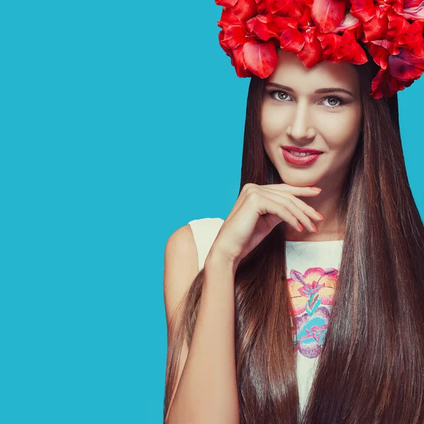 Flowers in the head of a beautiful girl — Stock Photo, Image