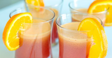 Taze meyve suyu yaptı