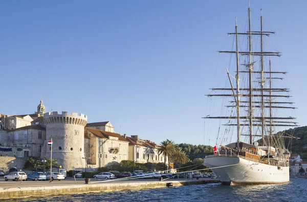 Oude binnenstad van korcula, korcula eiland, Adriatische kust in Dalmatië-Kroatië — Stockfoto