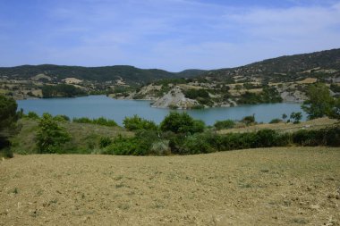 GÖREVLİ BİR GÖREVİN ÜÇ BÖLÜM