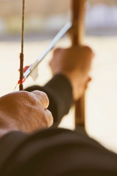 Archer holds his bow aiming at a target — Stock Photo, Image