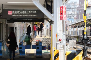 Alan Togoshi-ginza istasyonu önünde 