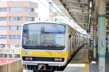 Merkezi Tokyo Jr istasyonu platformu.