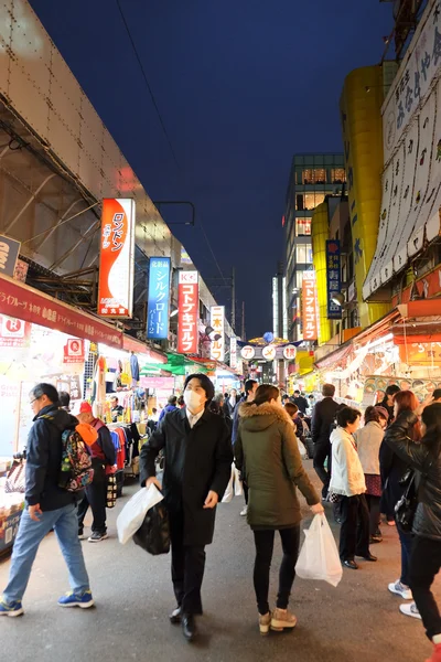 夜のアメ横商店街 — ストック写真