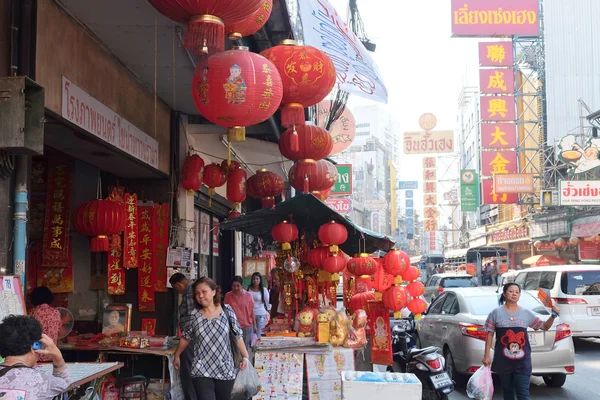 Městský životní styl na Yaowarat Road — Stock fotografie