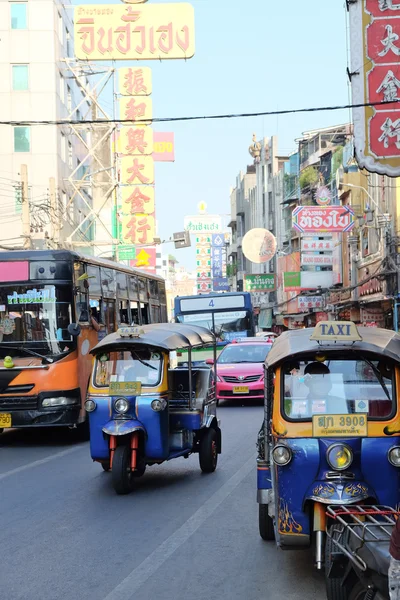 Triciclo motorizzato su Yaowarat Road — Foto Stock