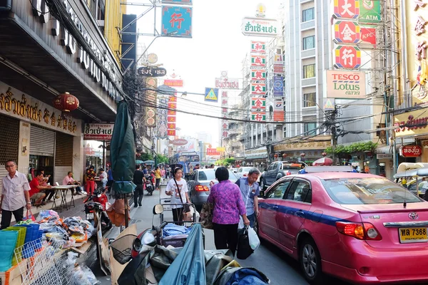 Stedelijke levensstijl op Yaowarat Road — Stockfoto