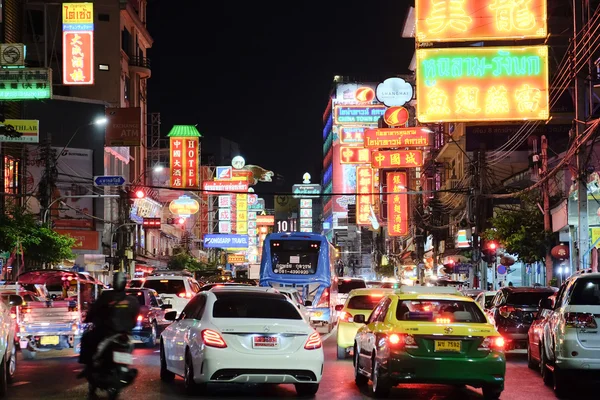 Yaowarat Traffico stradale di notte — Foto Stock