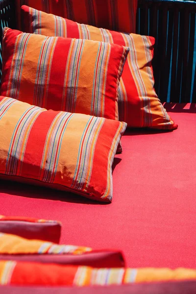 Afbeelding Van Kleurrijk Kussen Sofa — Stockfoto