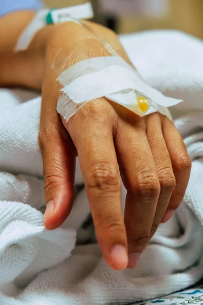 Assistenza Medica Immagine Ravvicinata Della Flebo Nella Mano Del Paziente — Foto Stock