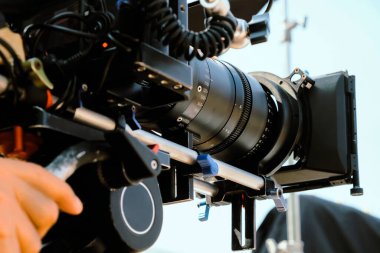 Film endüstrisi. Profesyonel kamera ve ekipman arkaplanı görüntüsü