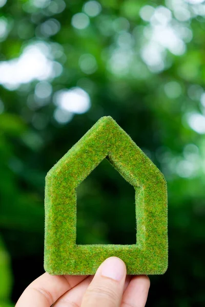 Conceito Ícone Casa Verde Mão Segurando Ícone Casa Verde — Fotografia de Stock