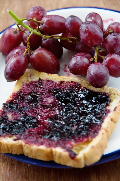 Grape jelly sandwich — Stock Photo, Image