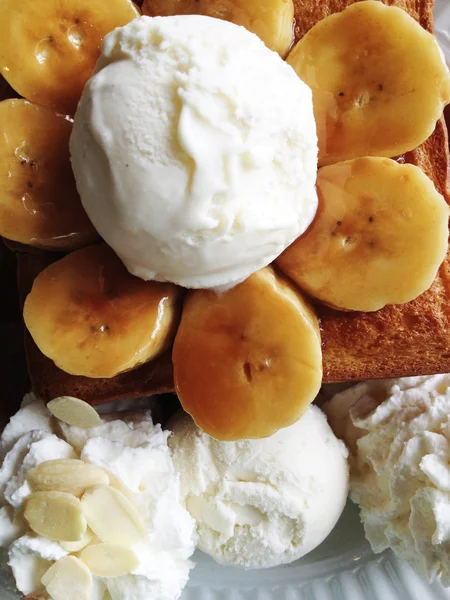 Postre de helado de plátano —  Fotos de Stock