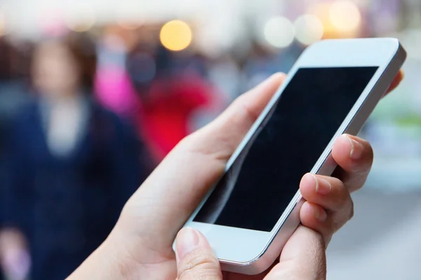 Žena pomocí chytrý telefon — Stock fotografie