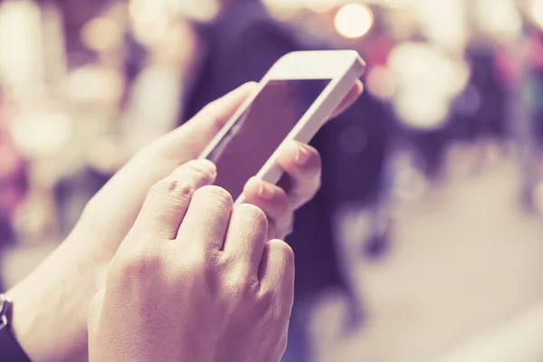 Teenage girl text messaging on her phone — Stock Photo, Image