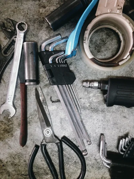 Assortiment vieux outils à main arrière-plan — Photo