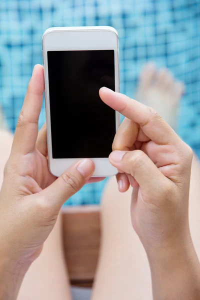 Frau mit Smartphone — Stockfoto