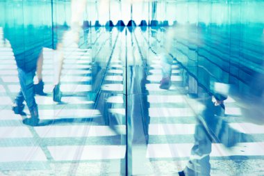 Birden fazla pozlama görüntü yürüyüş iş adamı