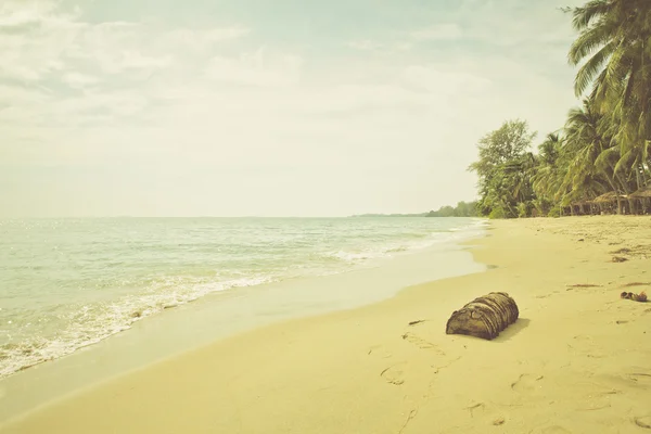 W stylu retro vintage zdjęcie pustej plaży — Zdjęcie stockowe