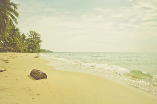 W stylu retro vintage zdjęcie pustej plaży — Zdjęcie stockowe