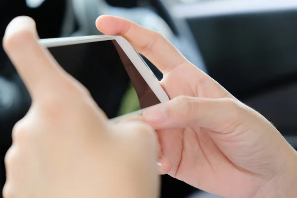 Telefoongesprek in de auto. — Stockfoto