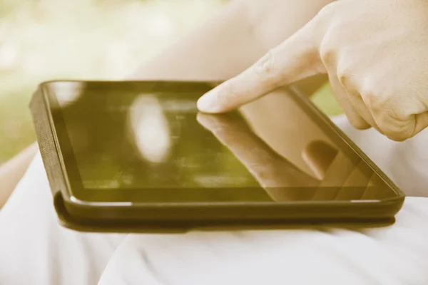 Personas que usan tabletas digitales — Foto de Stock