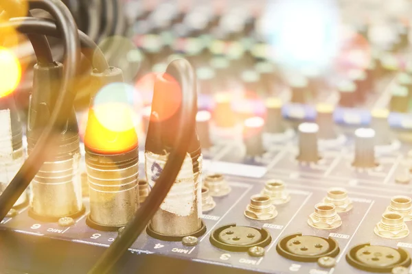 Audio-uitgang in goede gemengde controller — Stockfoto