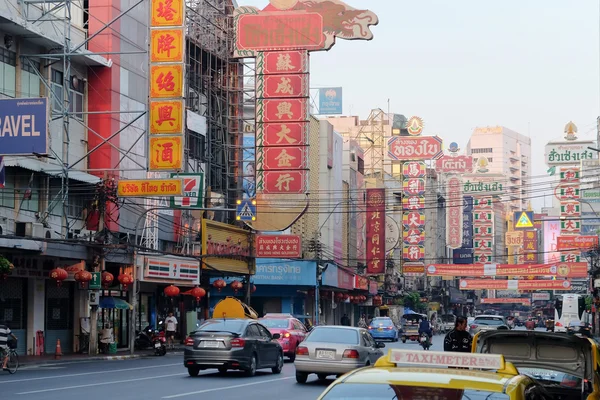 Yaowarat Road Traffic Na manhã de Chinatown Bangkok — Fotografia de Stock