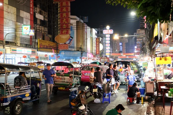 Chinatown, Bangkok, Yaowarat Road nachts — Stockfoto