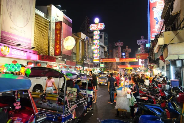 Chinatown, Bangkok, Yaowarat Road nachts — Stockfoto