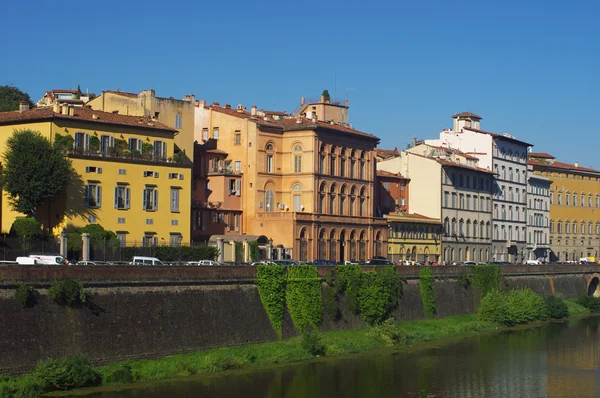 Edifici sulla riva, Firenze — Foto Stock