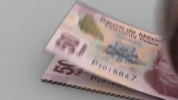 Mexikanische Pesos zählen — Stockvideo