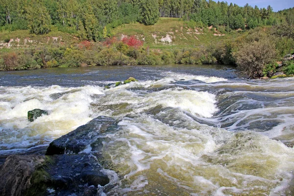 Rivière Montagne Coule Sur Les Rochers Bouillonnant Moussant — Photo