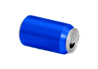 Üst Manzara. Su damlalı mavi alüminyum soda kutusu, şeffaf arkaplan