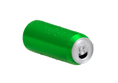 Su damlaları ve şeffaf arkaplan içeren yeşil alüminyum soda kutusu