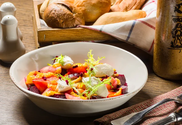 salata sebze ve peynir