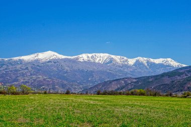 Bulgaristan 'ın Rila Dağı' na bahar bakışı.                                