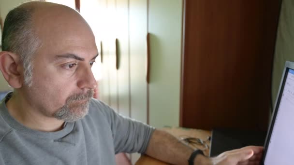 Portrait Homme Caucasien Âge Moyen Qui Travaille Maison Créé Poste — Video