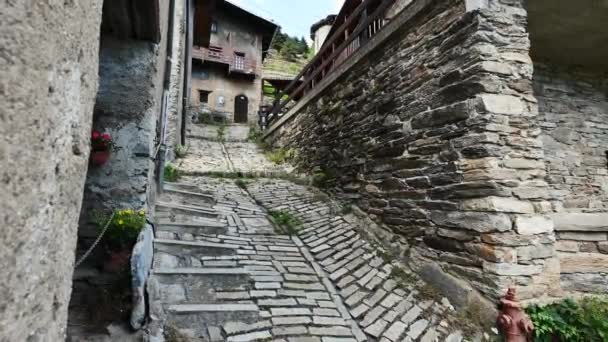 Italie Nord Juillet 2021 Sentier Désert Dans Village Montagne Escalier — Video