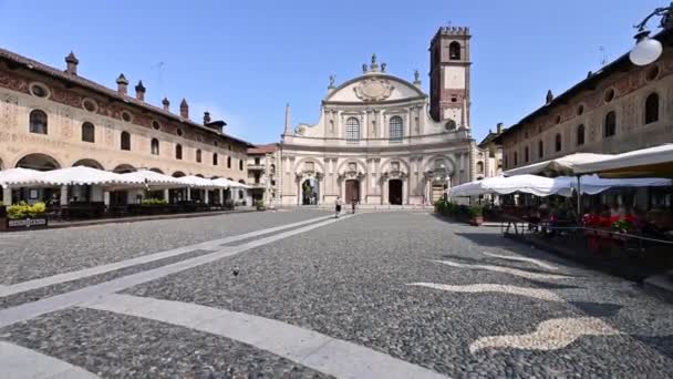 Vigevano Lombardei Italien Juli 2021 Elektroroller Überqueren Die Lange Piazza — Stockvideo