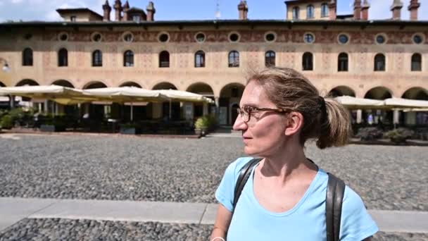 Vigevano Lombardei Italien Juli 2021 Porträt Eines Touristen Mittleren Alters — Stockvideo